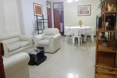 Image de Appartement meublé à un pâté de maisons du marché central