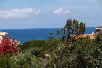 Image de Hébergement indépendant en bord de mer.