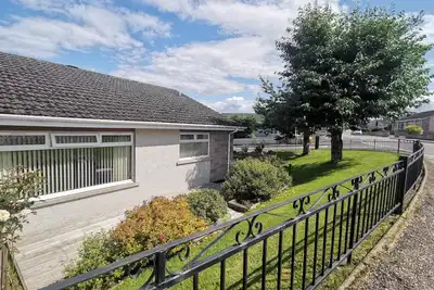 Image de Bungalow 3 chambres. . . . . Proche du centre ville. . . . Parking gratuit!