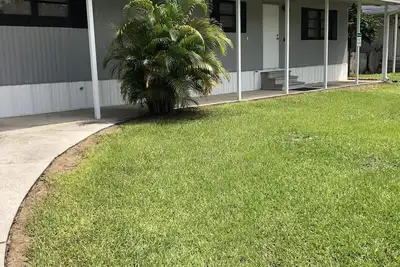 Image de Pet Friendly 2br / 1bath récemment rénové par Oia