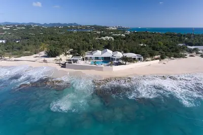 Image de Villa en bord de mer, couchers de soleil spectaculaires et vue imprenable sur la mer, terrasse de la piscine, A / C, Wifi gratuit