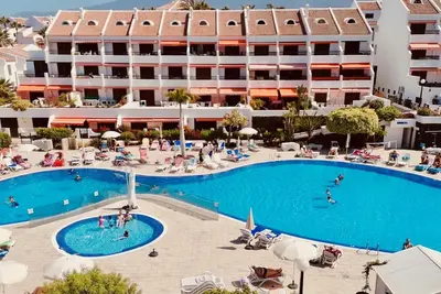Image de Appartement près de la mer, rez-de-chaussée, Wifi gratuit et piscine chauffée