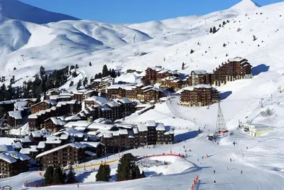 Image de A Belle-Plagne (2050 m), Skis Aux Pieds, En Plein CŒURS De La Station, Le Beryl