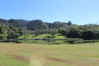Image de Suite de luxe avec lac et golf dans les montagnes Mendocino. Wifi