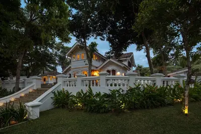 Image de Belle villa coloniale sur un terrain privé.