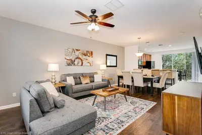 Image de Tasteful Town Home. Cdc Cleaning. Near attractions, convention center! 3vc138