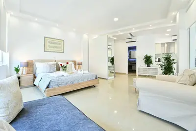 Image de Aeolis Suites, l’Athènes antique à votre fenêtre!