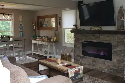 Image de Récemment rénové. Retraite magnifique w / vue saisonnière cascade! Animaux de moins de 25 livres