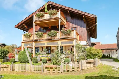 Image de Appartement de vacances \"Parzinger\" près de Chiemsee avec vue sur montagne et balcon