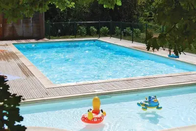 Image de Maisonnette confortable avec terrasse | Accès Piscine, Fitness, Sauna!