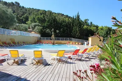 Image de Super endroit! Cottage charmant et au calme, accès piscine et sauna