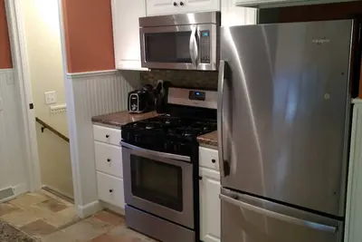 Image de À quelques pas de la plage, sentier de motoneige, quai de bateau. distance de marche du centre-ville.