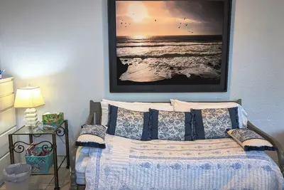 Image de Falaises côtières au bord de la mer - les deux suites!