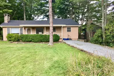 Image de Nouvelle Annonce Facile 1 Niveau Livin Blowing Rock Mtn Cottage 1 Mi. Marchez vers la rue principale