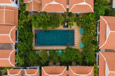 Image de Quatre chambres avec vue sur la piscine + balcon, petit-déjeuner et transfert aéroport inclus