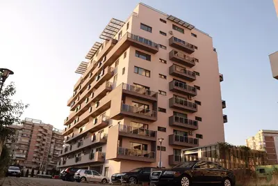 Image de Appartement entier avec 1 chambre à coucher, salle de bain, cuisine et balcon situé près du centre.