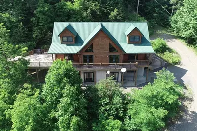 Image de Lodge at Laurel Fork - Retraite de montagne haut de gamme, isolée et tranquille