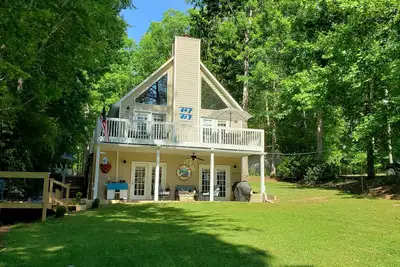 Image de Nouvelle inscription The Pink Dog \"une retraite amusante et raffinée\" au nord du lac Sinclair.
