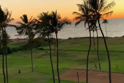 Image de Superbe unité récemment rénovée avec une vue imprenable sur l'océan et les piscines