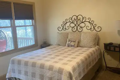 Image de Happy Place On The River. . . . . . à distance de marche du centre-ville