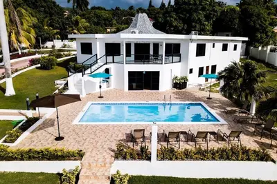 Image de Vibes cove villa venez profiter de votre séjour!