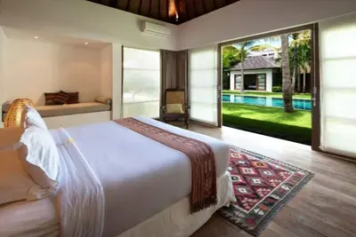 Image de Spacieuse villa de 7 chambres à Seminyak près de Eat Street, Beach
