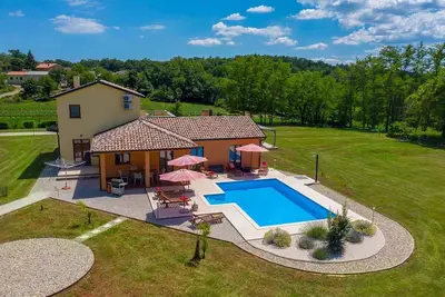 Image de Villa avec piscine et Wifi