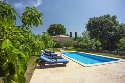 Image de Villa spéciale avec piscine privée et grand jardin