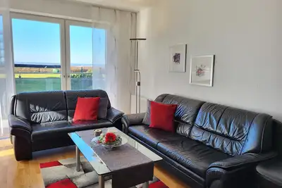Image de Strandpalais Apartment 2, non-fumeur, W-Lan, Bakon, vue sur le lac, chaise de plage sur la plage en saison