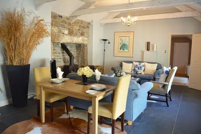 Image de À partir de £ 46 pppn. Chalet de luxe 5 étoiles à étage pour deux personnes sur Bonython Estate, Lizard Peninsula
