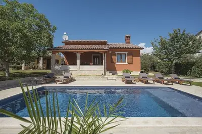 Image de Villa ensoleillée à 500 mètres de la plage avec piscine privée