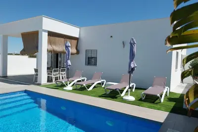 Image de Maison de vacances moderne avec piscine privée dans un endroit calme dans les collines de la région de Conil, avec Internet Wifi - Casa Manteca -