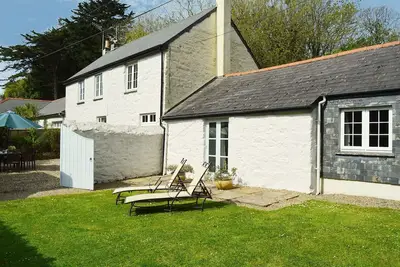 Image de De £ 19pppn. Cottage 5 étoiles de luxe près de la côte des Cornouailles sur le domaine de Bonython, péninsule lézard