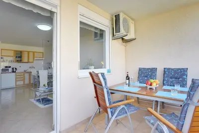 A seulement 400 mètres de la plage avec machine à laver, Wlan, air conditionné
