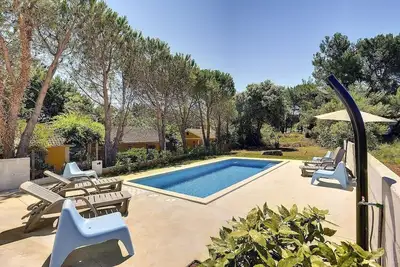 Image de Belle villa avec piscine privée à 300 mètres de la plage