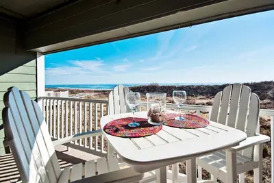 Image de Condo Oceanfront Prime Corner à First Flight Retreat - Animaux acceptés (Ffr116 - Carolina Dreamin ')