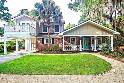 Image de La sérénit�� maintenant! ! ! C’est la maison que vous recherchez avec un immense porche