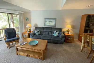 Image de Mise à jour de condo dans une communauté fermée avec piscine et centre de remise en forme