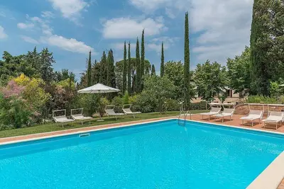 Image de Villa Alba: Une charmante villa de deux étages dans un endroit calme.