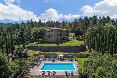 Image de Villa Belgarbo: Une villa de deux étages enchanteur et lumineux situé dans un élégant bâtiment du 18ème siècle.