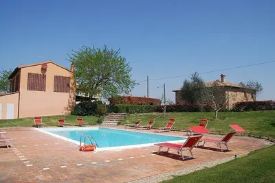 Image de Casa Cassiodoro I: Un appartement confortable entouré de verdure.