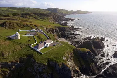Image de Ce cottage fait partie du site du phare de Bull Point, juste à l'extérieur du joli village de Mortehoe.