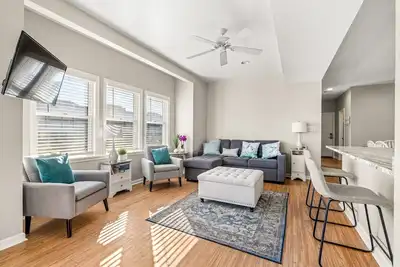 Image de Condo semi-bord de mer avec accès à la piscine - à pied de la plage, des restaurants et plus encore! Animaux acceptés (Cr102 - Sea 'N Ski)