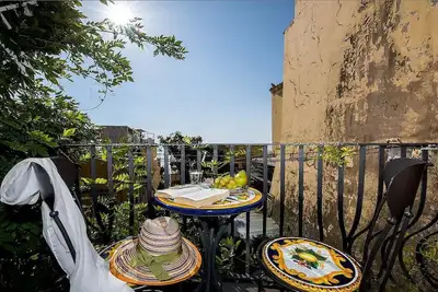 Image de Casa Bettina: Une vieille maison caractéristique sur un étage.