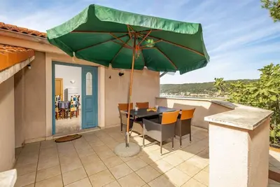 Image de Appartement dans Supetarska Draga avec vue mer, Balcon, Climatisation, Wifi (3321-4)