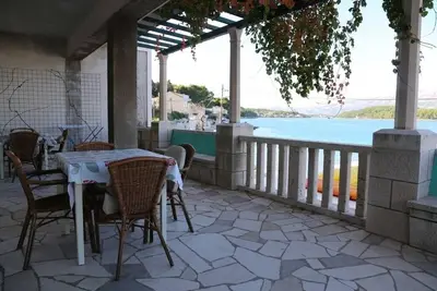 Image de Appartement dans Lumbarda avec vue mer, terrasse, Wifi, Machine à laver (869-2)
