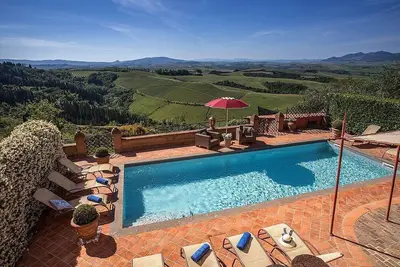 Image de Villa Virna: Une villa historique enchanteur sur deux étages.