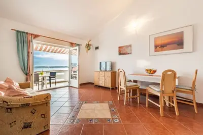 Image de Appartement dans Kustici avec vue mer, Balcon, Climatisation, Wifi (3589-1)