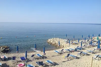 Image de Casa Panna B: Un appartement gai qui fait partie d'une villa située directement sur la plage.