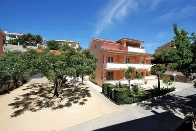 Image de Appartement dans Palit avec terrasse, Climatisation, Wifi, Lave-vaisselle (820-2)